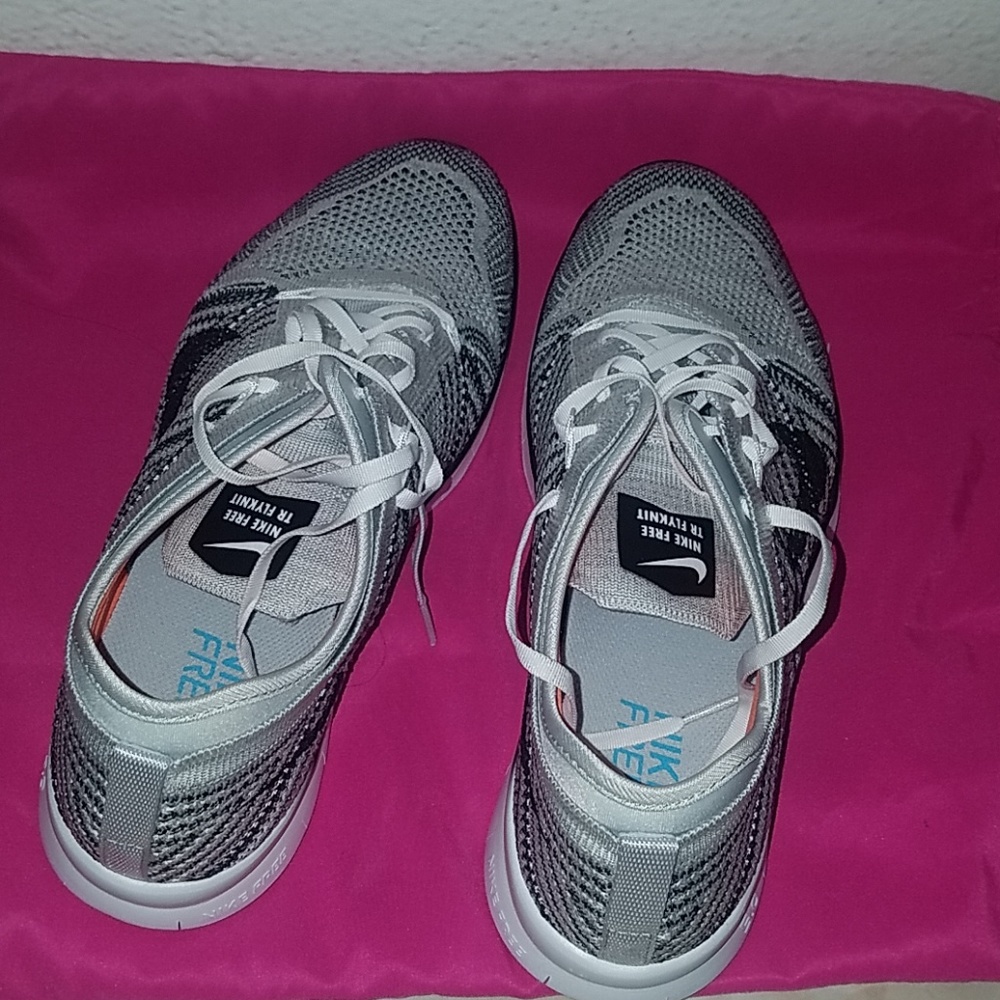 NIKE FREE TR FLYKNIT